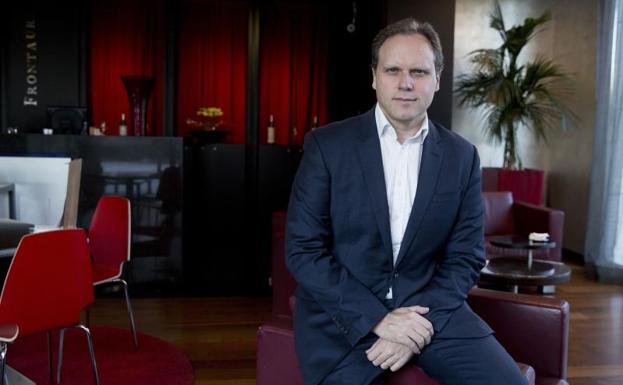 Daniel Lacalle, en un momento de la entrevista, en el hotel Vincci Frontaura.