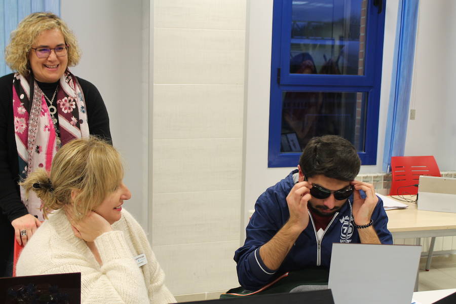 La Fundación Multiópticas y Cruz Roja graduan la vista y reparten gafas a cerca de 130 personas de colectivos vulnerables en Burgos a través de la campaña #MiradaSolidaria