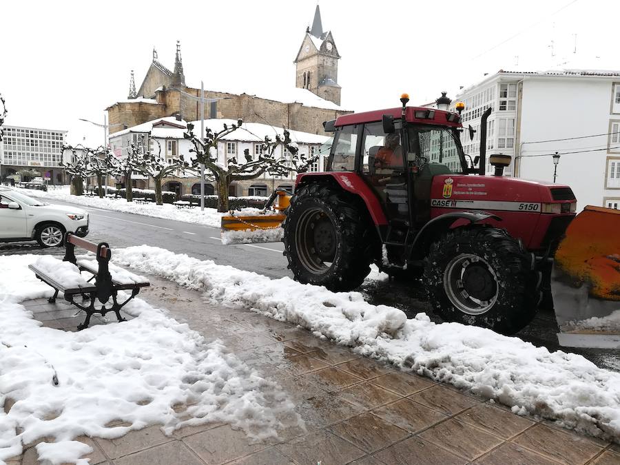 Aquí os dejamos unas imágenes sobre el paso del temporal de nieve por la provincia de Burgos