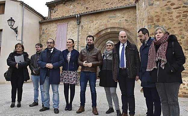 Luis Tudanca (centro), durante su visita a Ágreda (Soria)