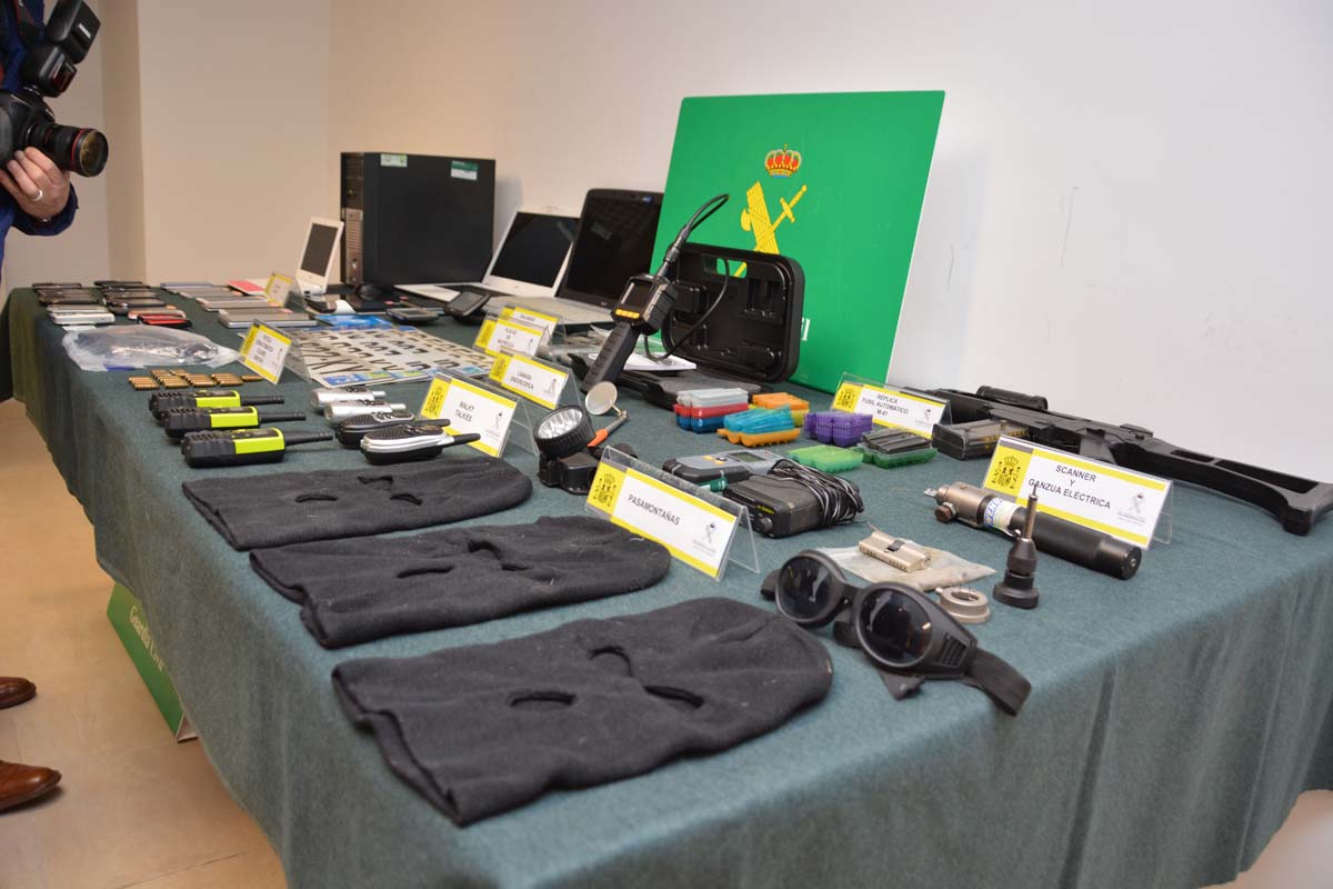 La Guardia Civil desarticula un peligroso grupo criminal especializado en robos a mano armada, al que se le imputa el robo cometido el pasado mes de diciembre en una sucursal bancaria de Arija.