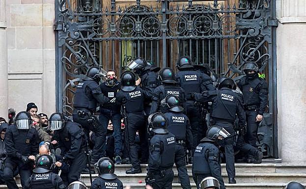 Agentes de los Mossos d´Esquadra.