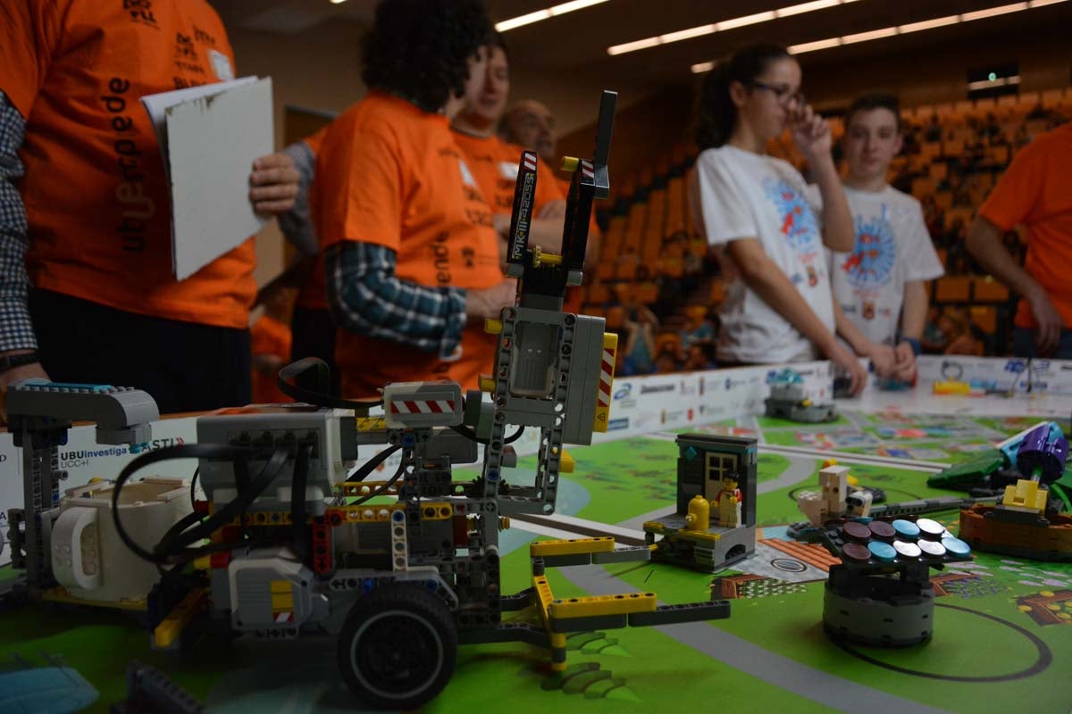 34 equipos de 4 provincias distintas de Castilla y León y otras comunidades han participado hoy en la fase clasificatoria del First Lego League celebrada en la Escuela Politécnica Superior.