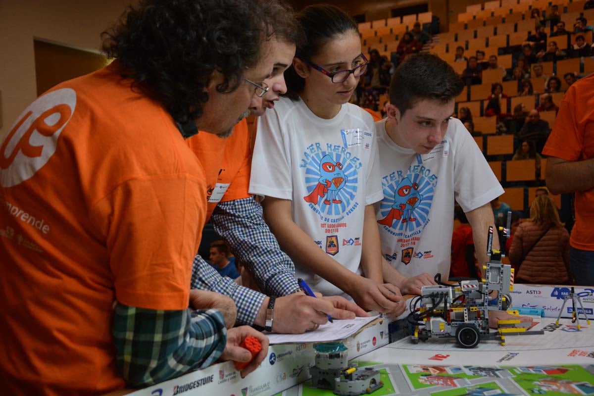 34 equipos de 4 provincias distintas de Castilla y León y otras comunidades han participado hoy en la fase clasificatoria del First Lego League celebrada en la Escuela Politécnica Superior.