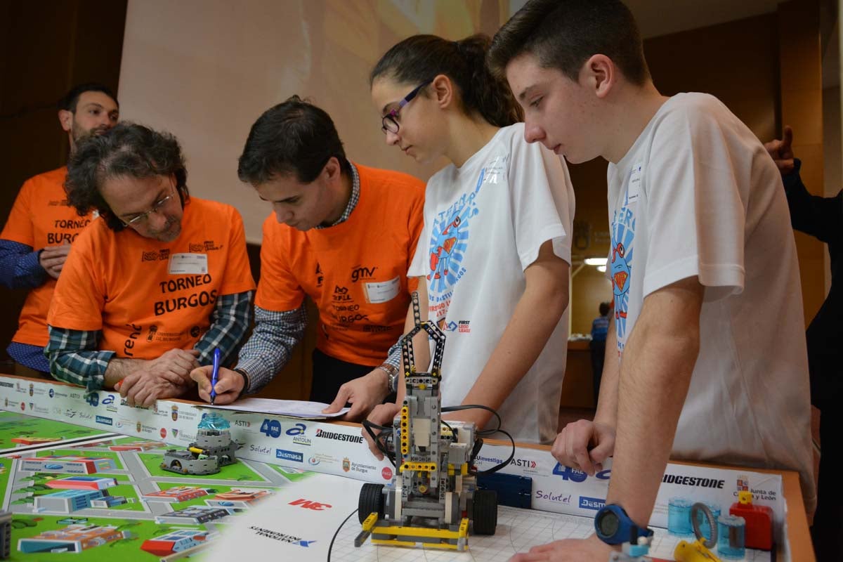 34 equipos de 4 provincias distintas de Castilla y León y otras comunidades han participado hoy en la fase clasificatoria del First Lego League celebrada en la Escuela Politécnica Superior.