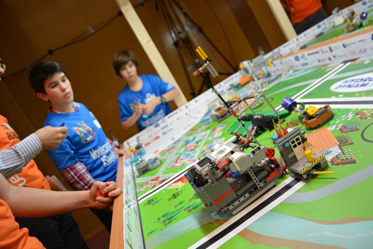 34 equipos de 4 provincias distintas de Castilla y León y otras comunidades han participado hoy en la fase clasificatoria del First Lego League celebrada en la Escuela Politécnica Superior.