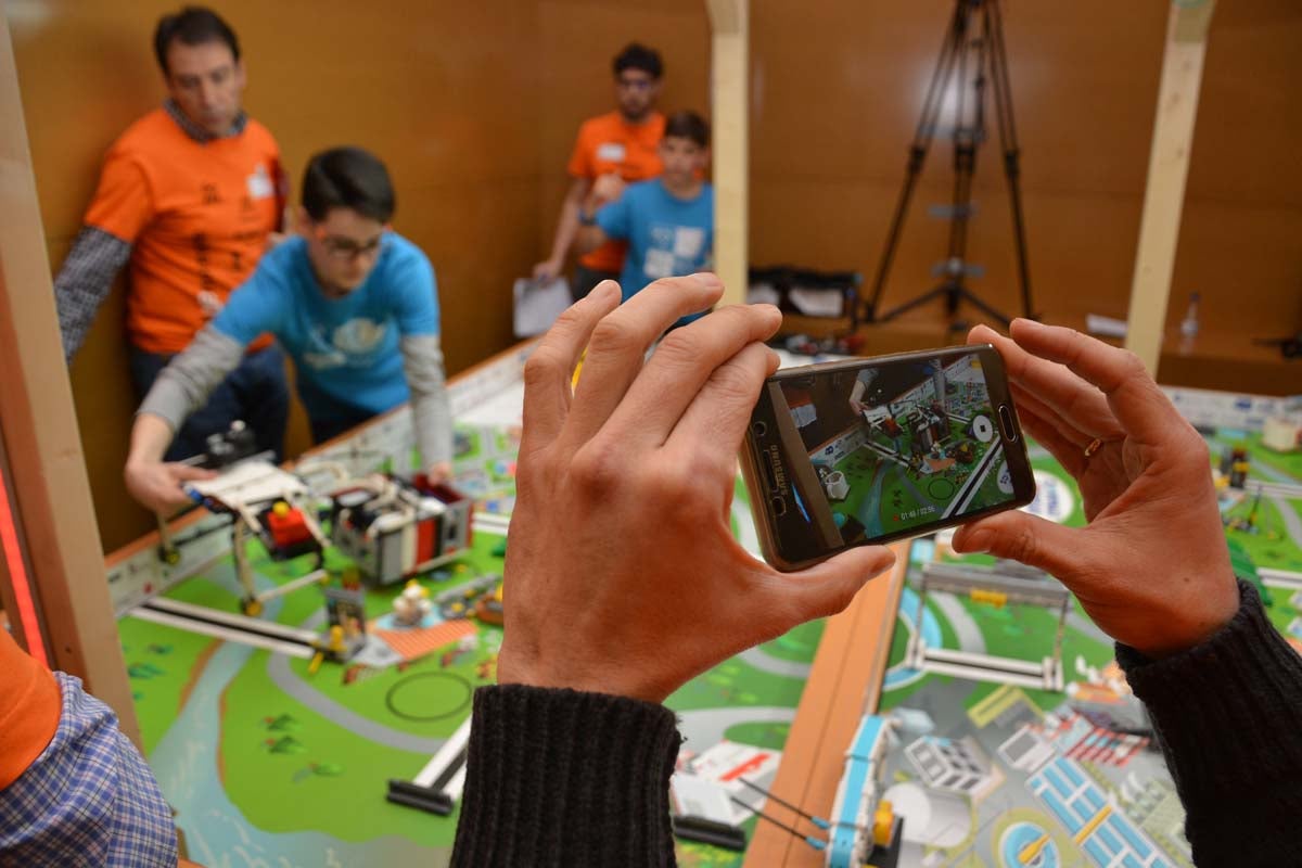 34 equipos de 4 provincias distintas de Castilla y León y otras comunidades han participado hoy en la fase clasificatoria del First Lego League celebrada en la Escuela Politécnica Superior.