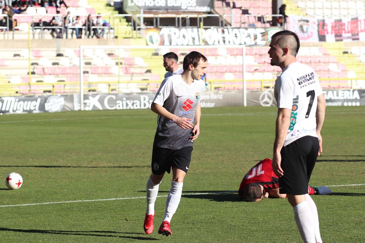 Una selección de las imágenes del choque entre el Burgos C y el Arenas de Getxo.