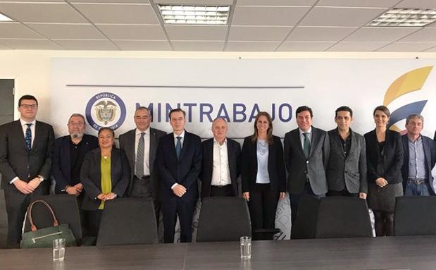 Los representantes de Castilla y León, con la ministra colombiana.