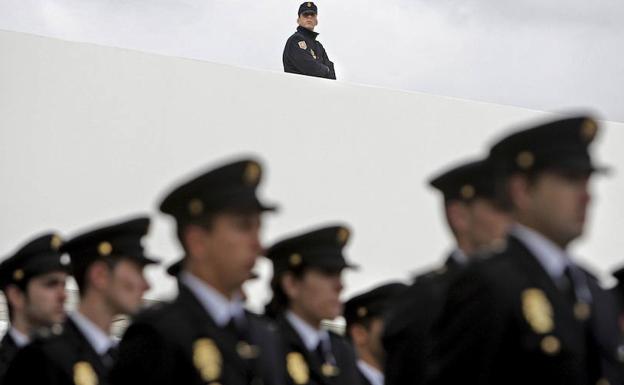 Ceremonia de graduación de los nuevos agentes del Cuerpo Nacional de Policía. 