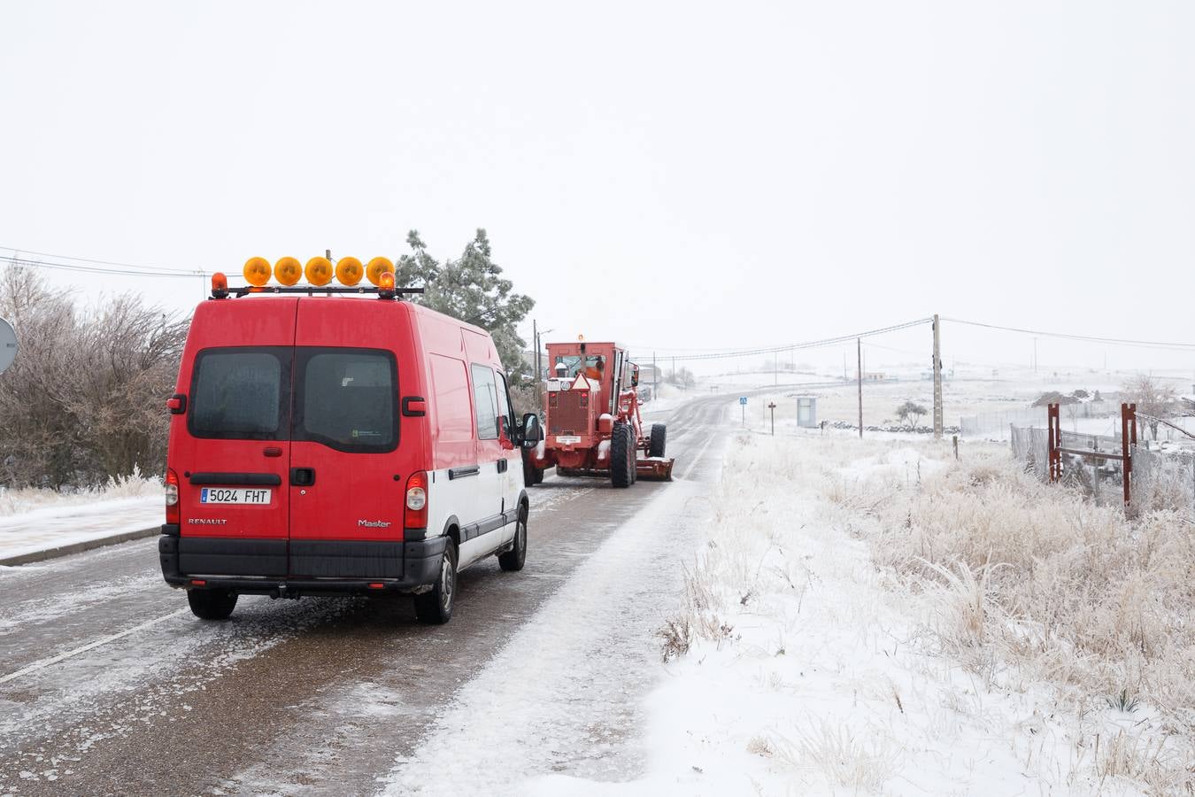 Temporal de nieve y hielo en Tardobispo, en la provincia de Zamora.