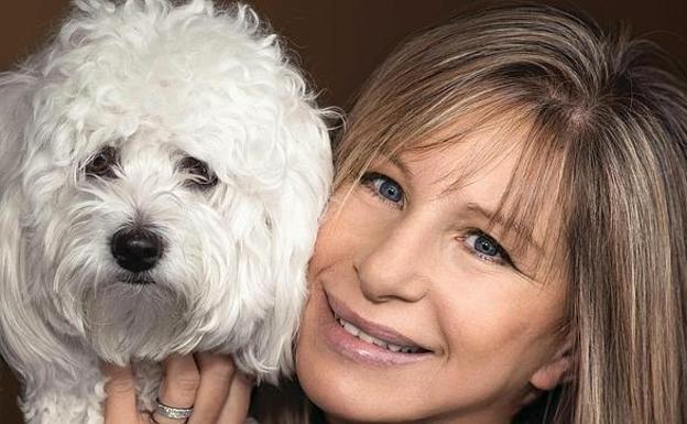 Barbra Streisand revela que tiene dos perros que son clones