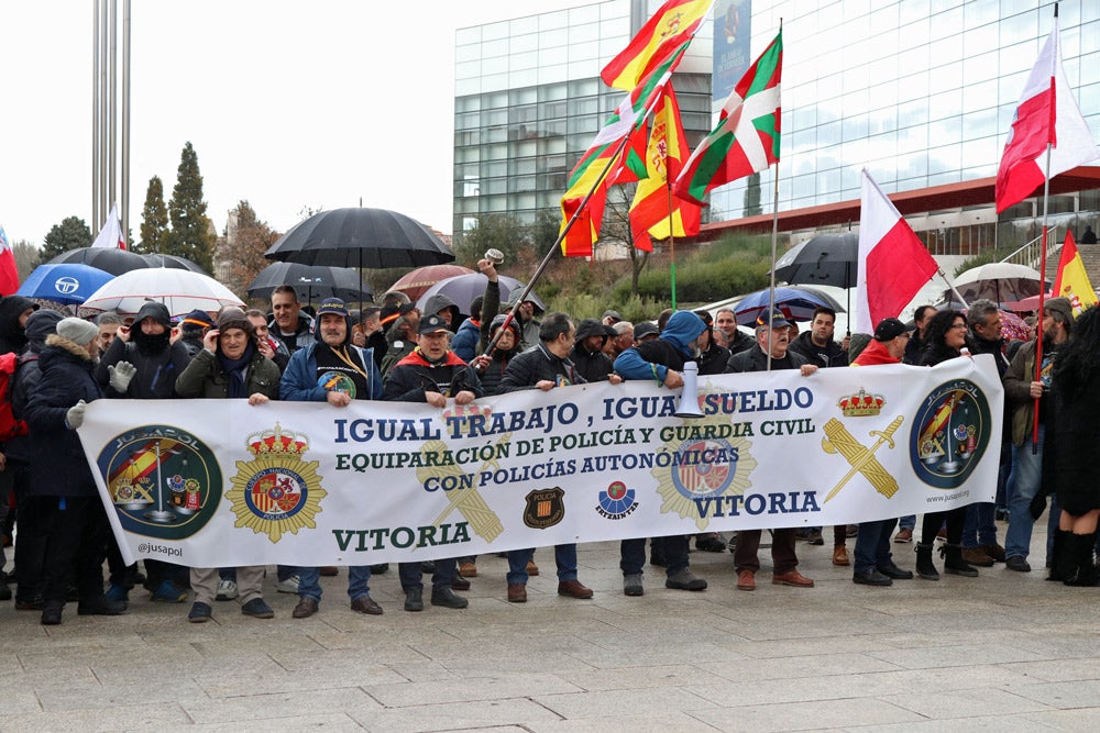 Fotos: Policías nacionales y guiardias civiles se manifiestan en Burgos