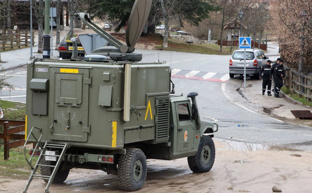 Equipos de la Unidad Militar de Emergencias (UME), este martes en el Real Sitio.