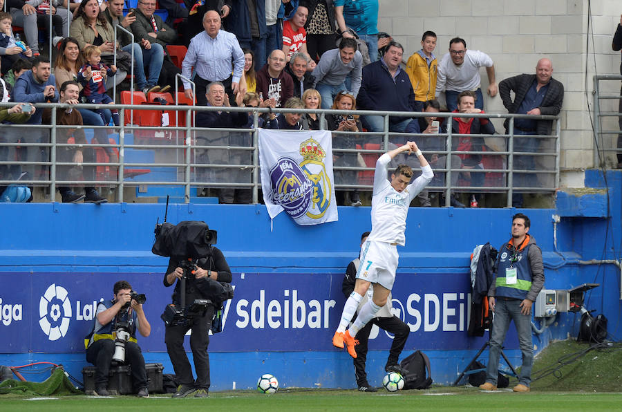 El Real Madrid consigue una sufrida victoria en Eibar de la mano de un Cristiano Ronaldo que con dos goles confirma su buen estado de forma.