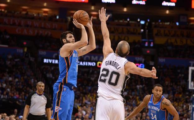 Abrines gana duelo a Pau Gasol; Marc y Willy se quedan sin jugar