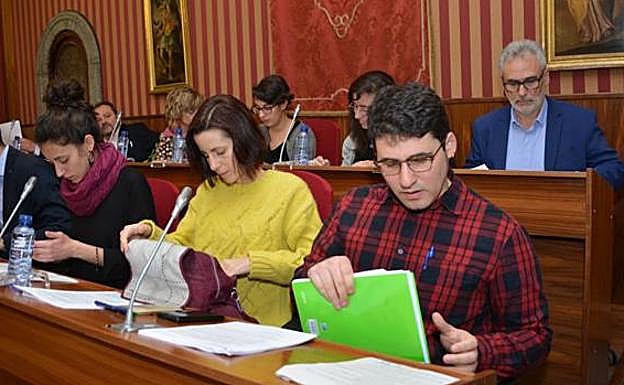 A la izquierda Blanca Guinea, a la derecha Marco Antonio Manjón y Raúl Salinero