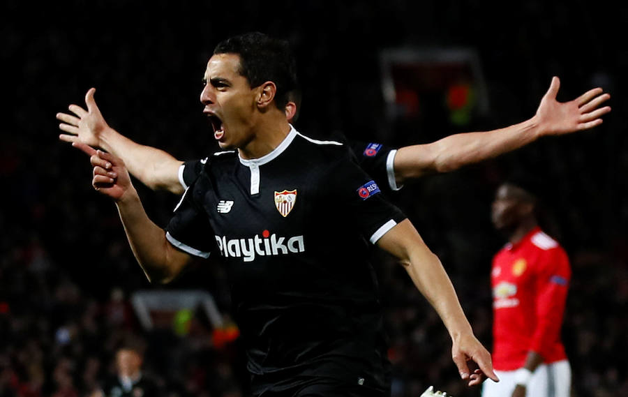 El Sevilla logró el pase a cuartos de final de la Liga de Campeones al imponerse por 1-2 al Manchester United en Old Trafford.