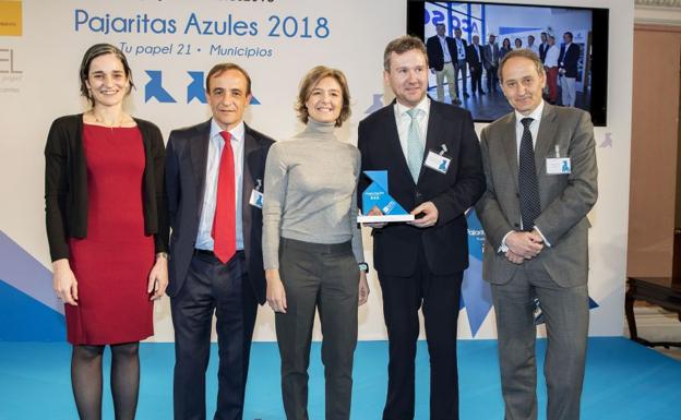 El Ayuntamiento de Burgos recibe el premio Tres Pajaritas Azules por su gestión del reciclaje