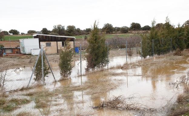 El paso del temporal Gisela provoca inundaciones en la localidad zamorana de Tardobispo. 