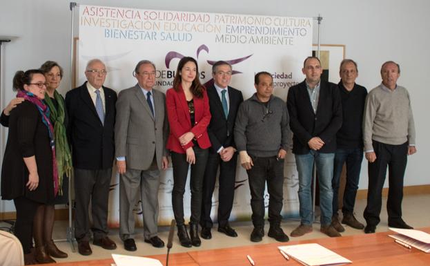 La Fundación Caja de Burgos ha firmado con ocho entidades sus ayudas sociales