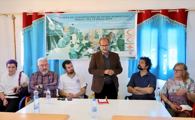 El presidente de Media Luna Roja Saharaui Buhubeini Yahya, recibe a la delegación de Castilla y León.