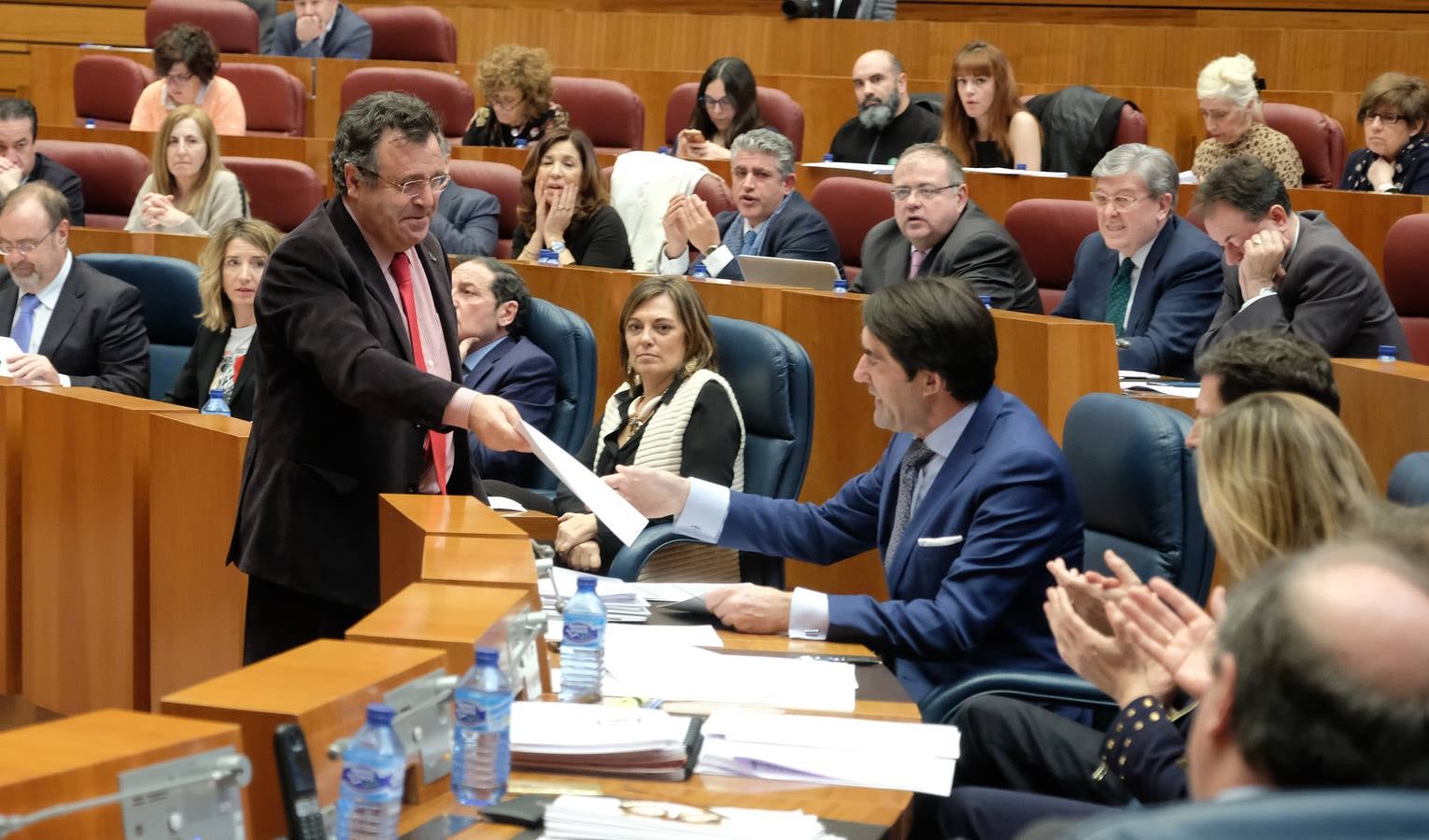 El presidente de la Junta de Castilla y León, Juan Vicente Herrera, ha tendido la mano una vez más para cerrar acuerdos de comunidad en torno a la ordenación del territorio y la reforma del Estatuto de Autonomía