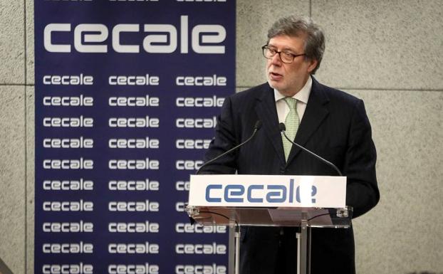 Santiago Aparicio, durante su intervención tras ser reelegido presidente de la patronal de Castilla y León. 