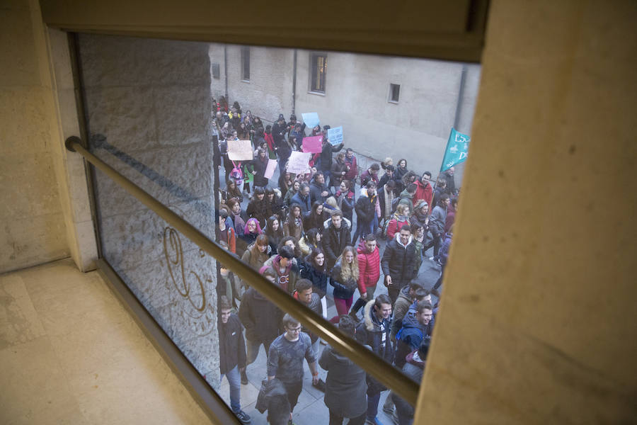 Fotos: Los estudiantes de Castilla y León piden una EBAU justa en Valladolid