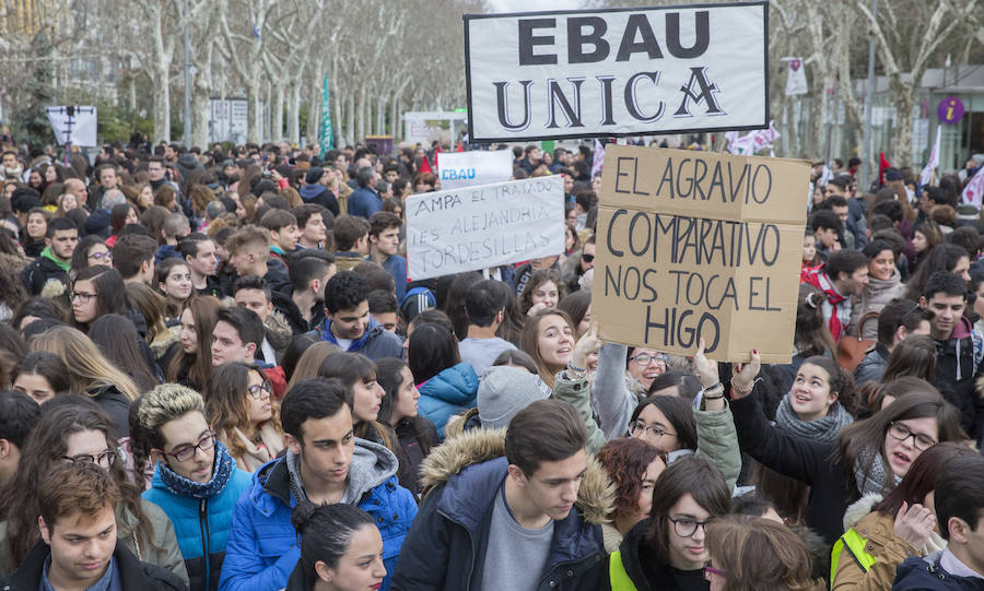 Fotos: Los estudiantes de Castilla y León piden una EBAU justa en Valladolid