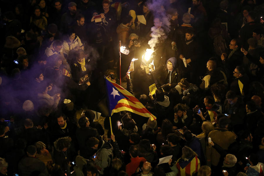 Un total de 22 personas han resultado heridas leves y dos con prónostico menos grave este viernes por la noche durante la movilización contra el encarcelamiento de políticos soberanistas en la zona de la Delegación del Gobierno en Cataluña.