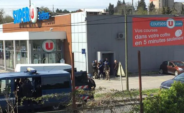 Muere el policía que se cambió por una rehén en el ataque terrorista del Daesh en Francia