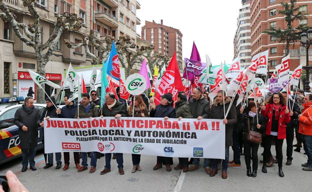 La concentración ha tenido lugar frente a la Subdelegación del Gobierno