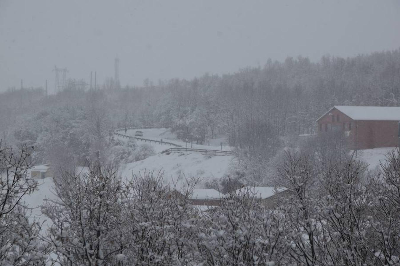 Fotos: Guardo recibe la primavera con medio metro de nieve