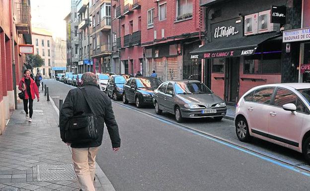 Calle Ferrocarril, donde se halló la tarjeta de Fernández Díaz.