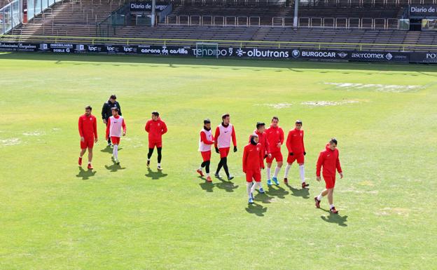 El equipo se retira del último entrenamiento, antes de afrontar el partido