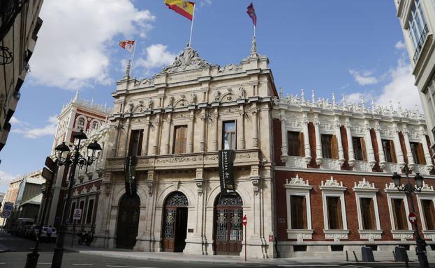 Fachada de la Diputación de Palencia.