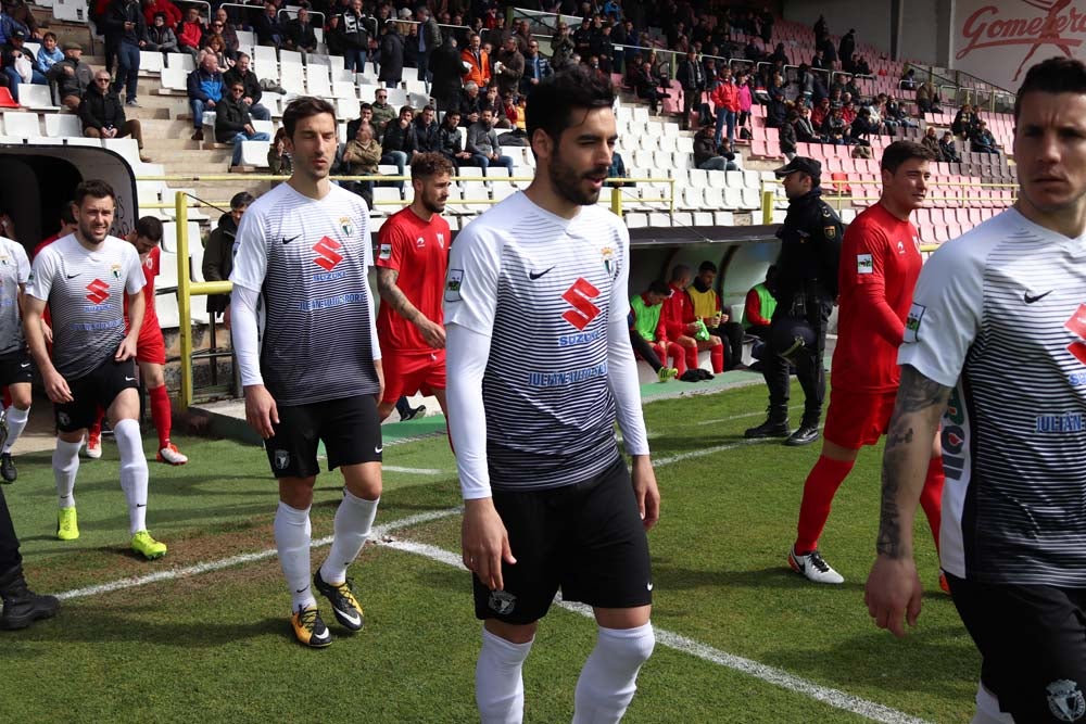 Una selección de las mejores imágenes del choque entre el Burgos CF y el CD Izarra.