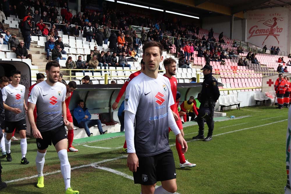 Una selección de las mejores imágenes del choque entre el Burgos CF y el CD Izarra.