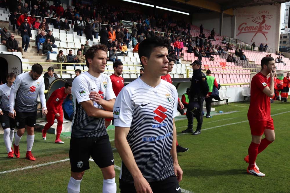 Una selección de las mejores imágenes del choque entre el Burgos CF y el CD Izarra.