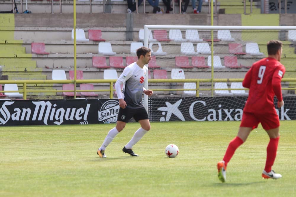 Una selección de las mejores imágenes del choque entre el Burgos CF y el CD Izarra.