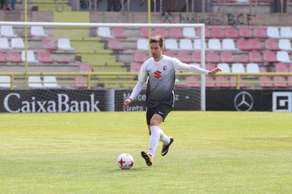 Una selección de las mejores imágenes del choque entre el Burgos CF y el CD Izarra.