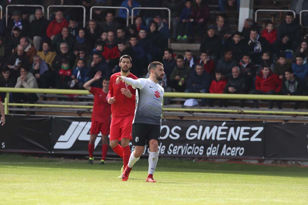 Una selección de las mejores imágenes del choque entre el Burgos CF y el CD Izarra.