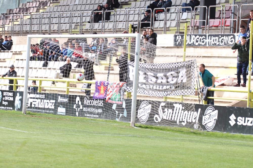 Una selección de las mejores imágenes del choque entre el Burgos CF y el CD Izarra.