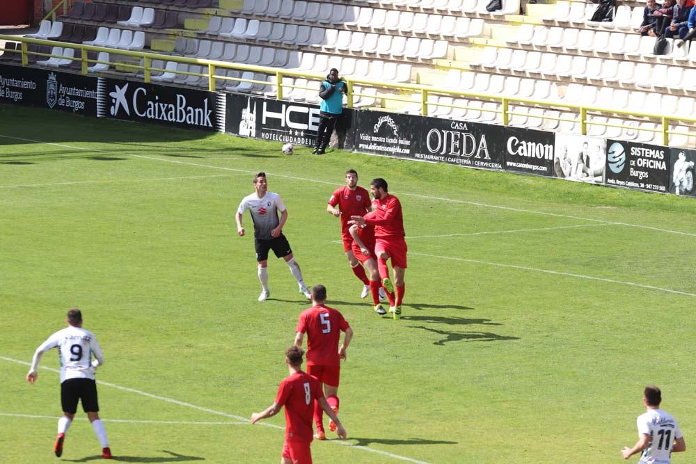 Una selección de las mejores imágenes del choque entre el Burgos CF y el CD Izarra.