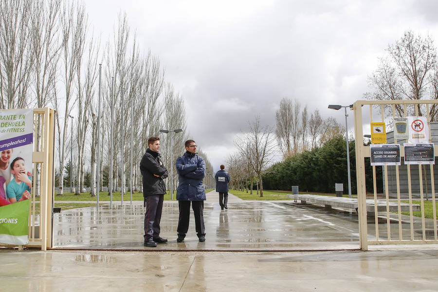 La amenaza de lluvia y el frío han hecho que la mayoría de los salmantinos optase por no salir de casa para comerse el hornazo