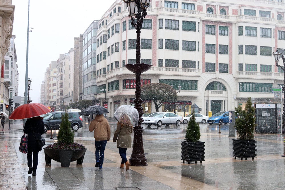 Fotos: La nieve continúa el martes en Burgos