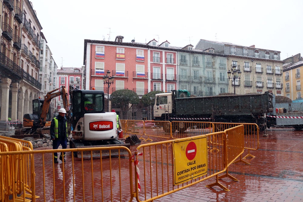 Fotos: La nieve continúa el martes en Burgos