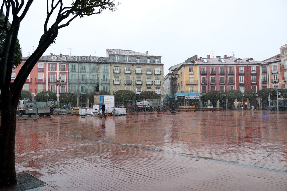 Fotos: La nieve continúa el martes en Burgos