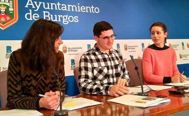 Imagen de archivo de una rueda de prensa con Raúl Salinero, Blanca Guinea y Eva de Ara